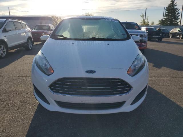 3FADP4EJ2JM106654 - 2018 FORD FIESTA SE Blanc photo 5