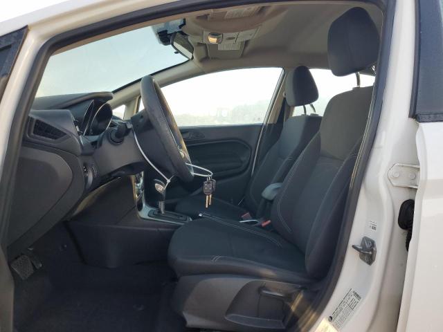 3FADP4EJ2JM106654 - 2018 FORD FIESTA SE Blanc photo 7