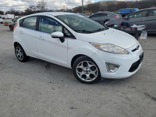 3FADP4FJ4BM105568 - 2011 FORD FIESTA SES WHITE photo 4