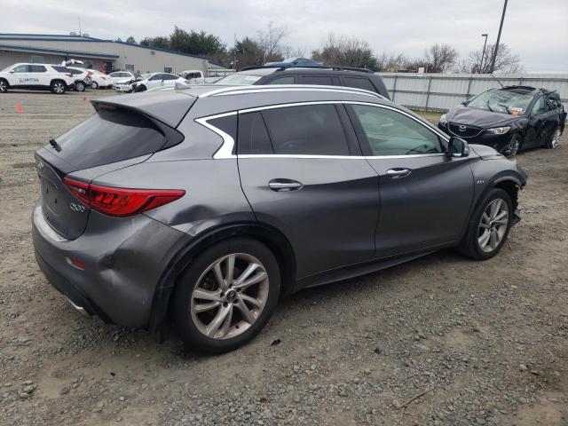 SJKCH5CPXKA010461 - 2019 INFINITI QX30 BASE PURE GRAY photo 3