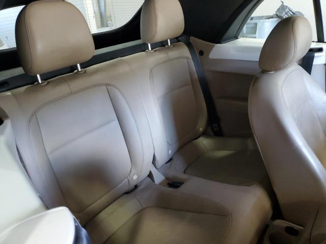 3VW5P7AT7DM818750 - 2013 VOLKSWAGEN BEETLE WHITE photo 10