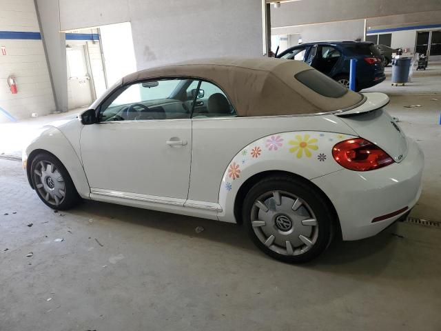 3VW5P7AT7DM818750 - 2013 VOLKSWAGEN BEETLE WHITE photo 2