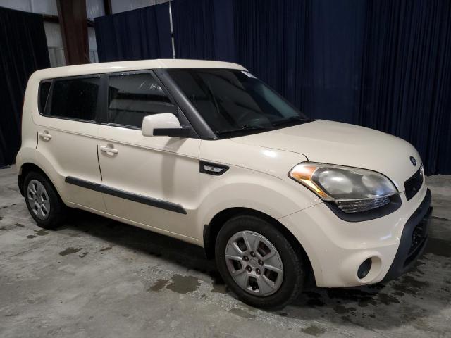 KNDJT2A50D7581613 - 2013 KIA SOUL CREAM photo 4