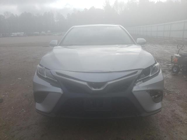 4T1B11HK3KU791049 - 2019 TOYOTA CAMRY L SILVER photo 5