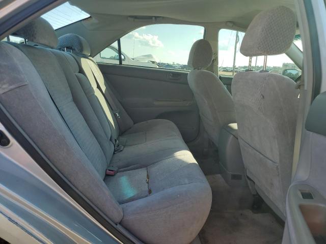 4T1BE32KX2U610070 - 2002 TOYOTA CAMRY LE ვერცხლისფერი ფოტო 10