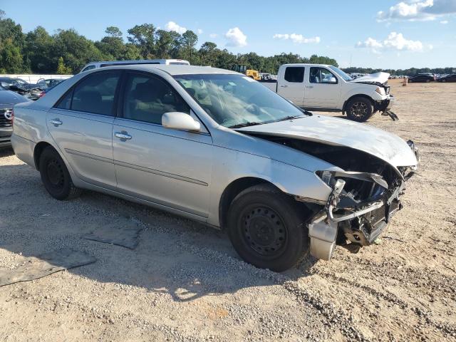 4T1BE32KX2U610070 - 2002 TOYOTA CAMRY LE ვერცხლისფერი ფოტო 4