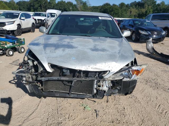 4T1BE32KX2U610070 - 2002 TOYOTA CAMRY LE ვერცხლისფერი ფოტო 5