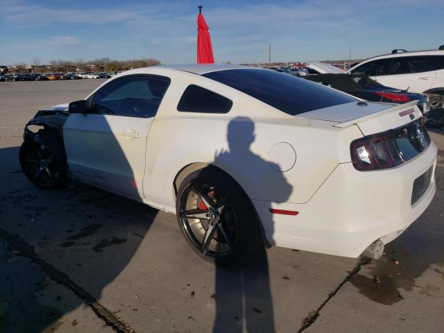 1ZVBP8AM3E5303849 - 2014 FORD MUSTANG WHITE photo 2