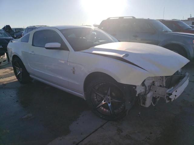 1ZVBP8AM3E5303849 - 2014 FORD MUSTANG WHITE photo 4