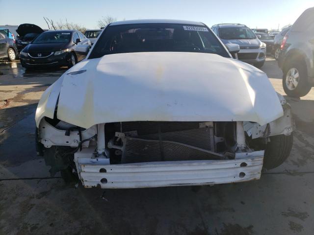 1ZVBP8AM3E5303849 - 2014 FORD MUSTANG WHITE photo 5