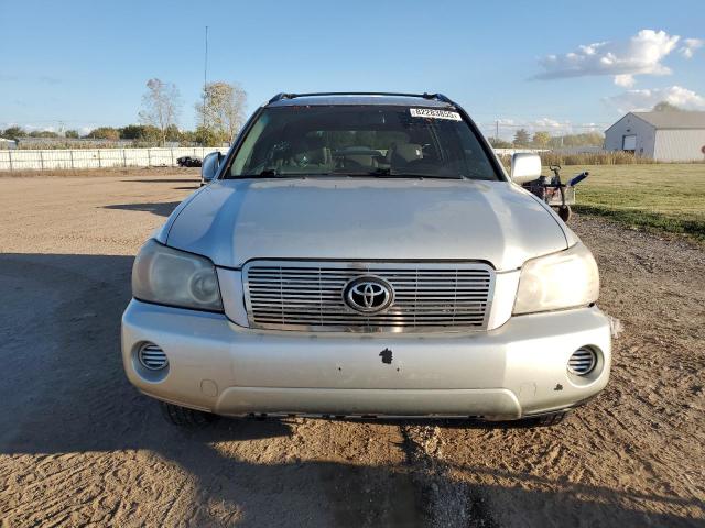 JTEDP21A140006021 - 2004 TOYOTA HIGHLANDER BASE فضي صورة 5