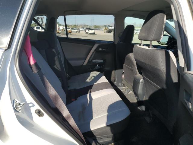JTMRJREVXHD116341 - 2017 TOYOTA RAV4 HV LE Biały zdjęcie 10