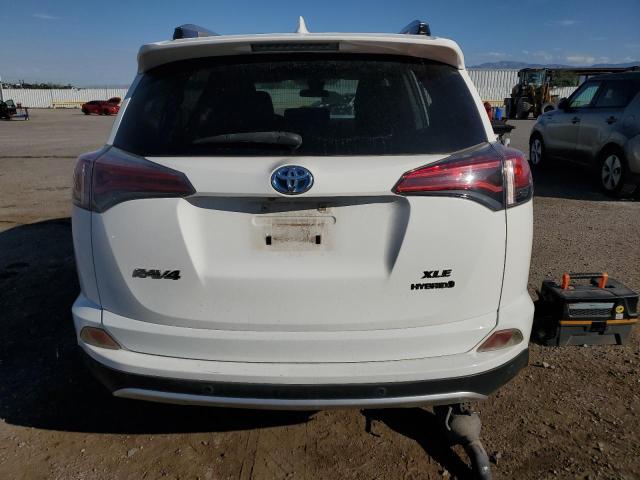 JTMRJREVXHD116341 - 2017 TOYOTA RAV4 HV LE Biały zdjęcie 6