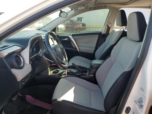 JTMRJREVXHD116341 - 2017 TOYOTA RAV4 HV LE Biały zdjęcie 7