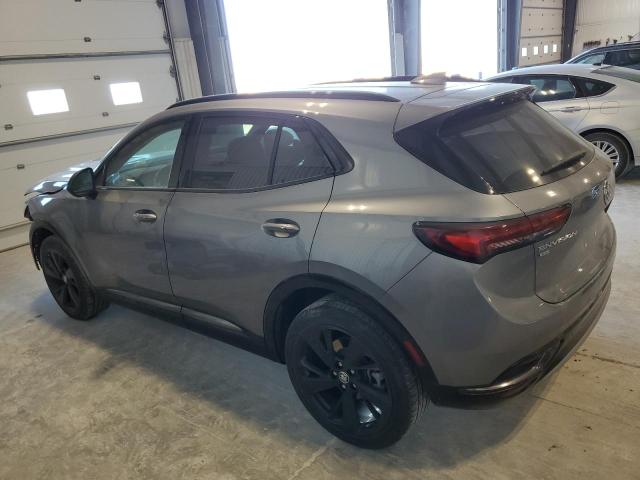 LRBFZMR43ND049611 - 2022 BUICK ENVISION PREFERRED ნაცრისფერი ფოტო 2