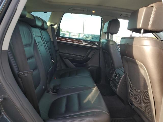 WVGFF9BP6CD002514 - 2012 VOLKSWAGEN TOUAREG V6 BLACK photo 11