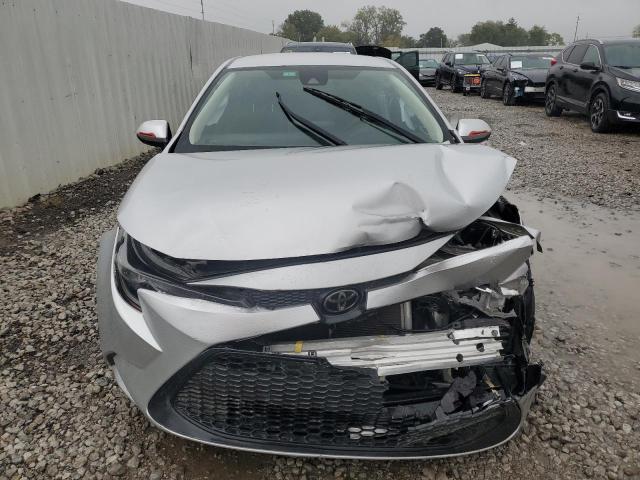5YFEPMAE5MP217350 - 2021 TOYOTA COROLLA LE Argent photo 5