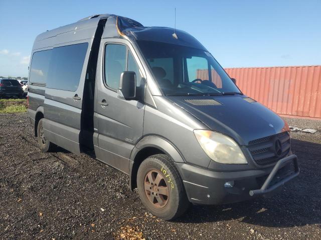 WDZPE7CC3A5480781 - 2010 MERCEDES-BENZ SPRINTER 2500 أسود صورة 4