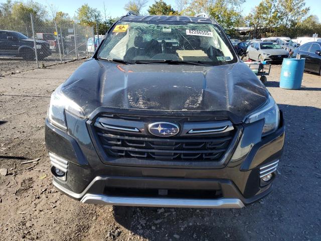JF2SKARC7NH441902 - 2022 SUBARU FORESTER TOURING BLACK photo 5