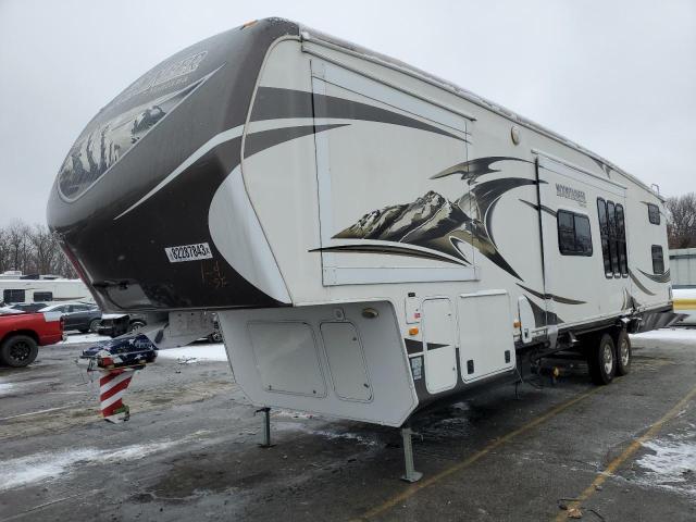 4YDF35721D4730663 - 2013 KEYSTONE MONTANA WHITE photo 2