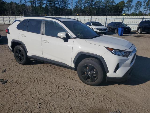 JTMW1RFV7KD004833 - 2019 TOYOTA RAV4 XLE Ақ фото 4