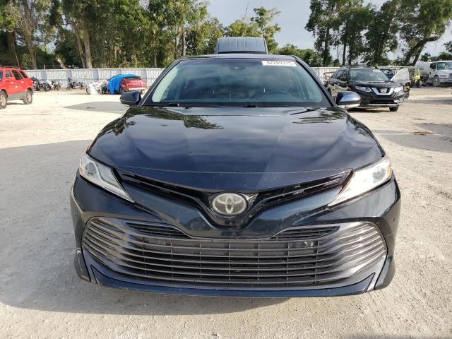 4T1B11HK8JU501810 - 2018 TOYOTA CAMRY L BLUE photo 5
