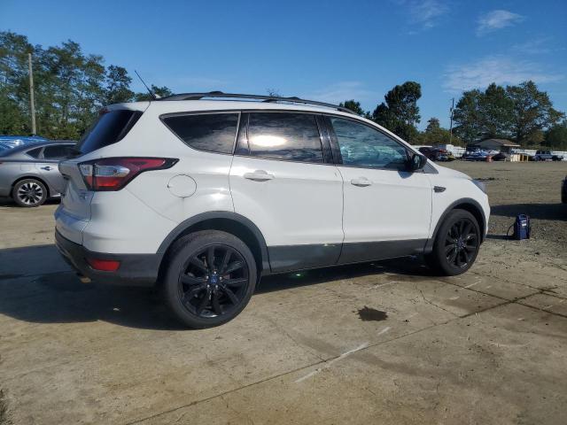 1FMCU9GD2JUB78741 - 2018 FORD ESCAPE SE WHITE photo 3