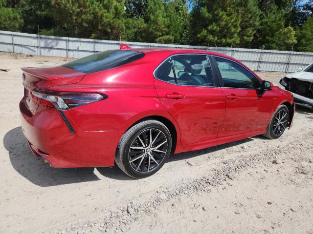 4T1G11AK0MU409921 - 2021 TOYOTA CAMRY SE RED photo 3