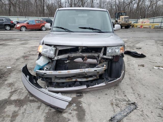 JTLKT324550193064 - 2005 TOYOTA SCION XB SILVER photo 5