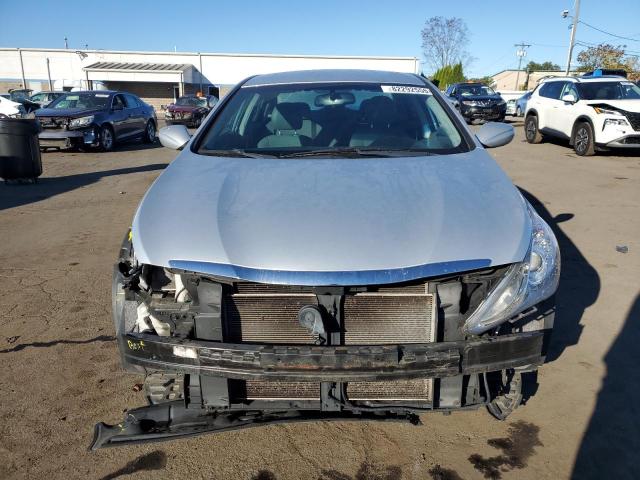 5NPEC4AC5CH328230 - 2012 HYUNDAI SONATA SE 银色 照片 5