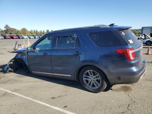 1FM5K7D87HGD03882 - 2017 FORD EXPLORER XLT Bleu photo 2