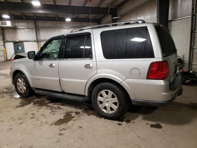 5LMFU28555LJ19879 - 2005 LINCOLN NAVIGATOR SILVER photo 2