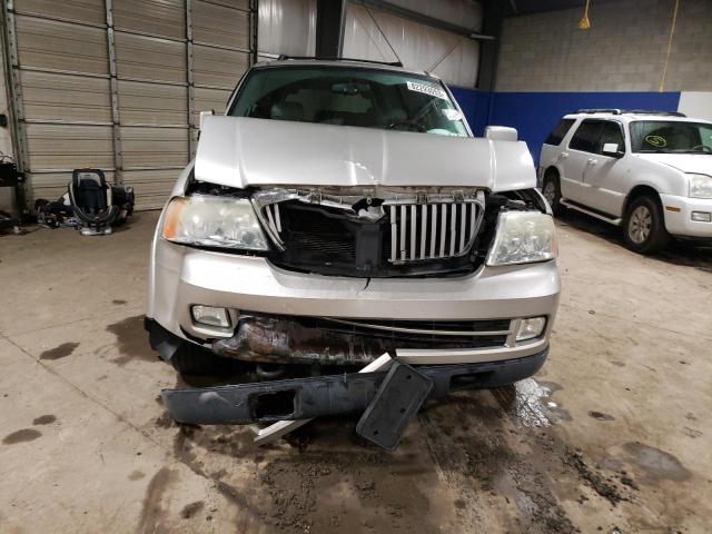 5LMFU28555LJ19879 - 2005 LINCOLN NAVIGATOR SILVER photo 5