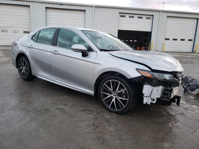 4T1G11AK2PU767106 - 2023 TOYOTA CAMRY SE NIGHT SHADE SILVER photo 4