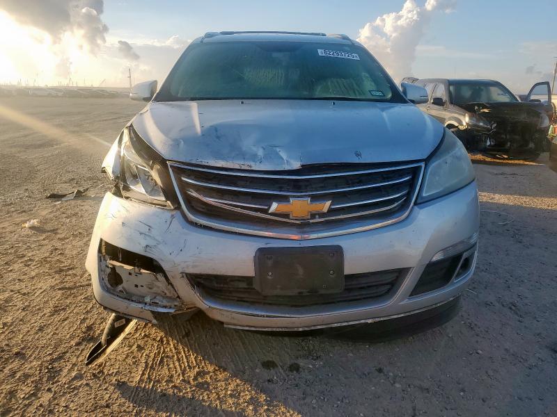 1GNKRGKD8HJ233807 - 2017 CHEVROLET TRAVERSE LT SILVER photo 5