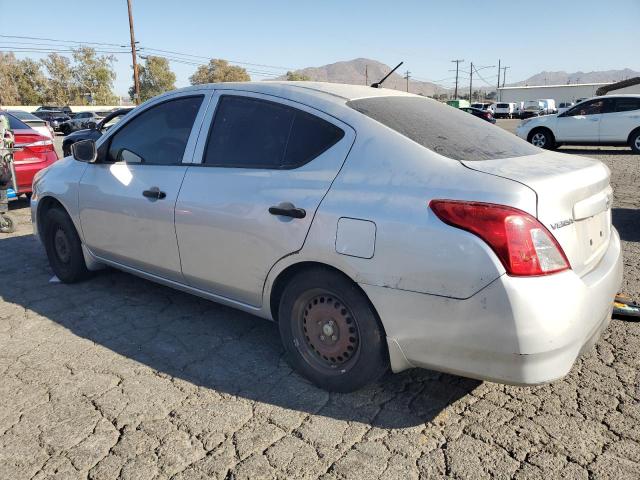 3N1CN7AP1GL879995 - 2016 NISSAN VERSA S فضي صورة 2