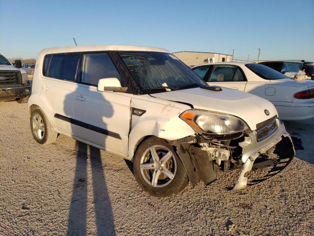 KNDJT2A56D7508214 - 2013 KIA SOUL WHITE photo 4