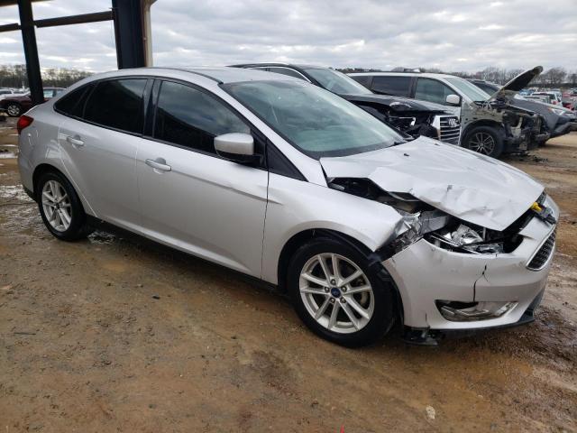 1FADP3F22JL245508 - 2018 FORD FOCUS SE SILVER photo 4