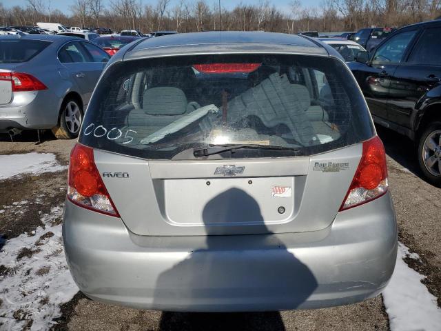 KL1TD62605B422679 - 2005 CHEVROLET AVEO BASE SILVER photo 6