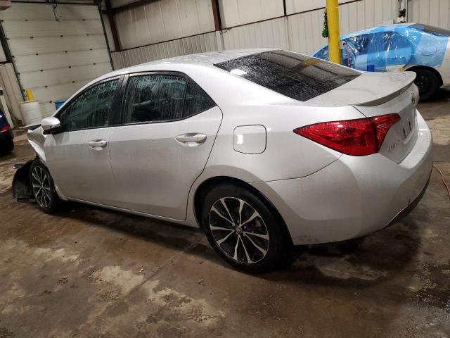 5YFBURHE5JP740927 - 2018 TOYOTA COROLLA L SILVER photo 2