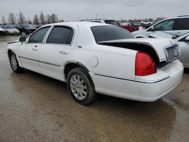 2LNHM82V98X654342 - 2008 LINCOLN TOWN CAR SIGNATURE LIMITED WHITE photo 2