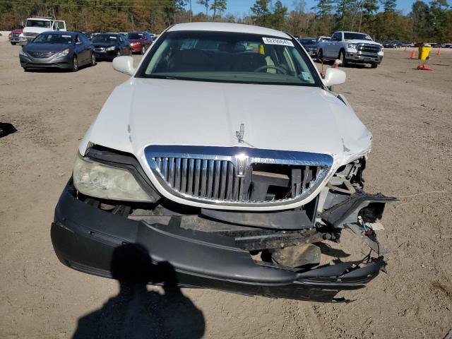 1LNHM81W33Y630900 - 2003 LINCOLN TOWN CAR EXECUTIVE WHITE photo 5