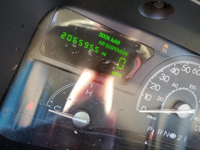 1LNHM81W33Y630900 - 2003 LINCOLN TOWN CAR EXECUTIVE WHITE photo 9