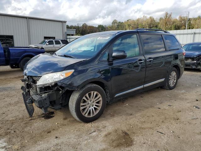 2017 TOYOTA SIENNA XLE, 