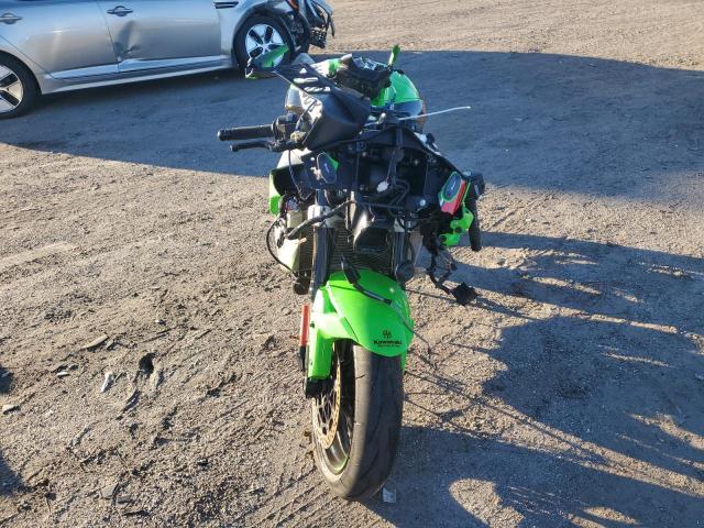 JKBZXVM17PA005127 - 2023 KAWASAKI ZX10R M GREEN photo 2