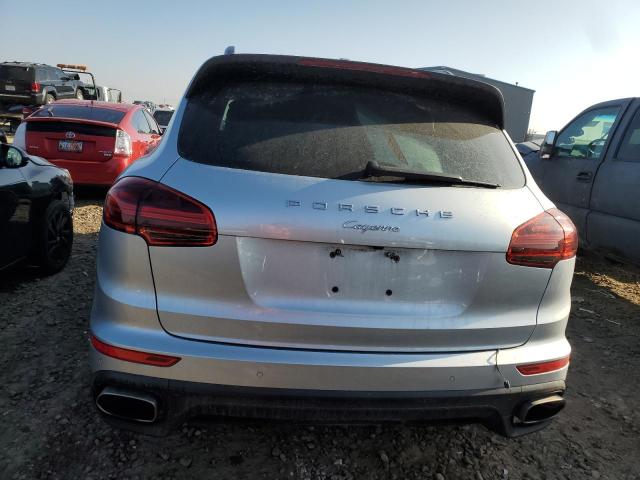 WP1AA2A28HKA82975 - 2017 PORSCHE CAYENNE SILVER photo 6