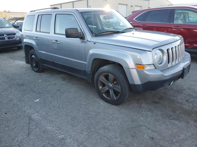 1C4NJRFB5FD339368 - 2015 JEEP PATRIOT LATITUDE SILVER photo 4