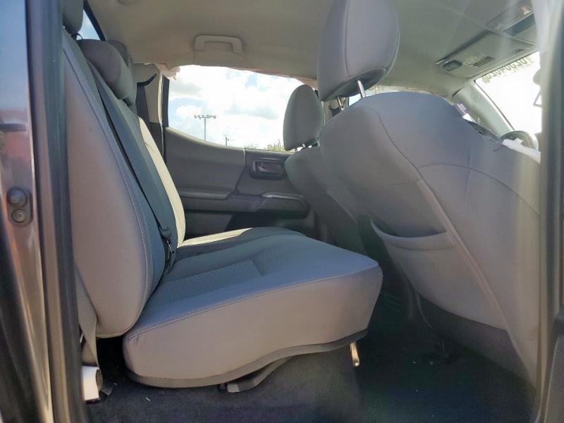 3TMAZ5CN6JM070955 - 2018 TOYOTA TACOMA DOUBLE CAB Графитовый фото 10