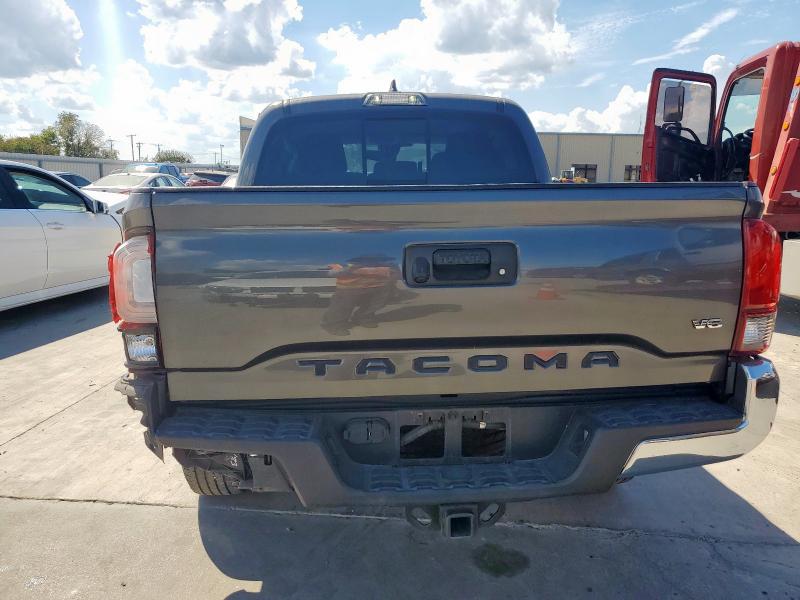 3TMAZ5CN6JM070955 - 2018 TOYOTA TACOMA DOUBLE CAB Графитовый фото 6