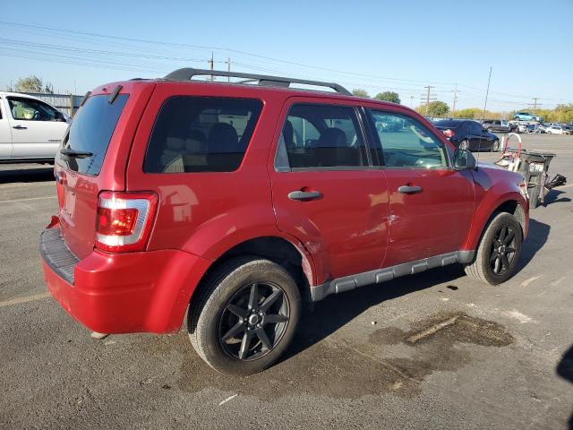 1FMCU0D7XCKC66901 - 2012 FORD ESCAPE XLT Rojo foto 3